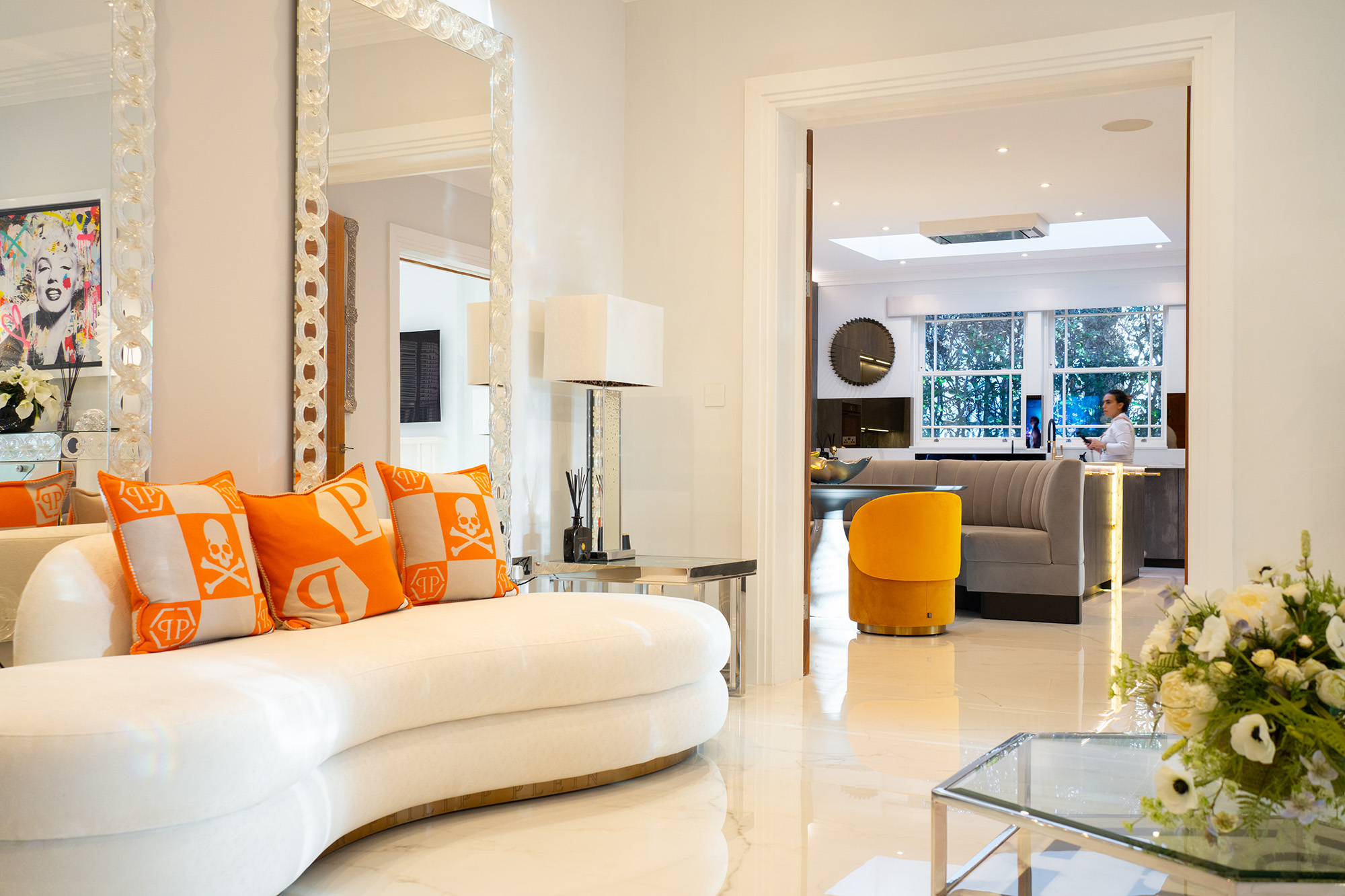 OXSHOT – LOUNGE AND HALL WAY